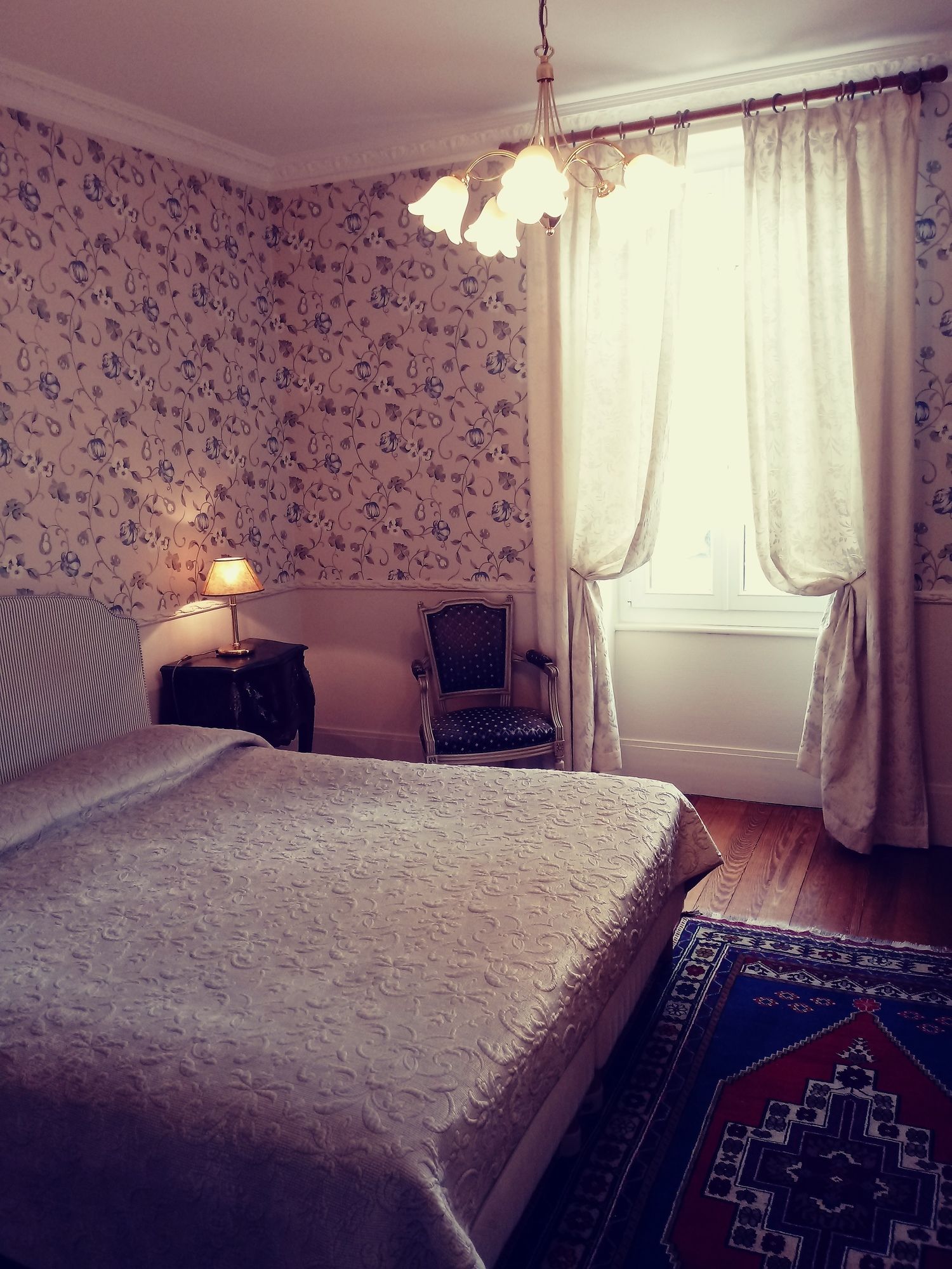 Фото Hôtel La Villa Fleurie