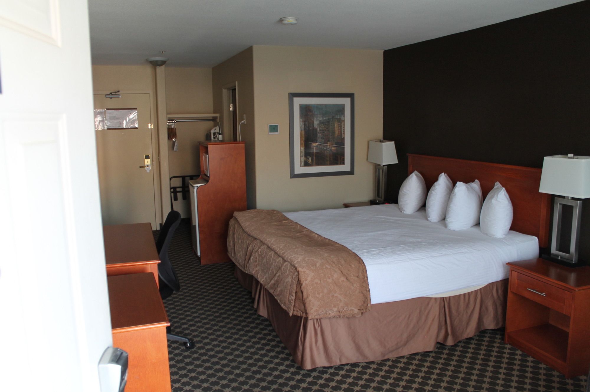 Фото Best Western Strathmore Inn