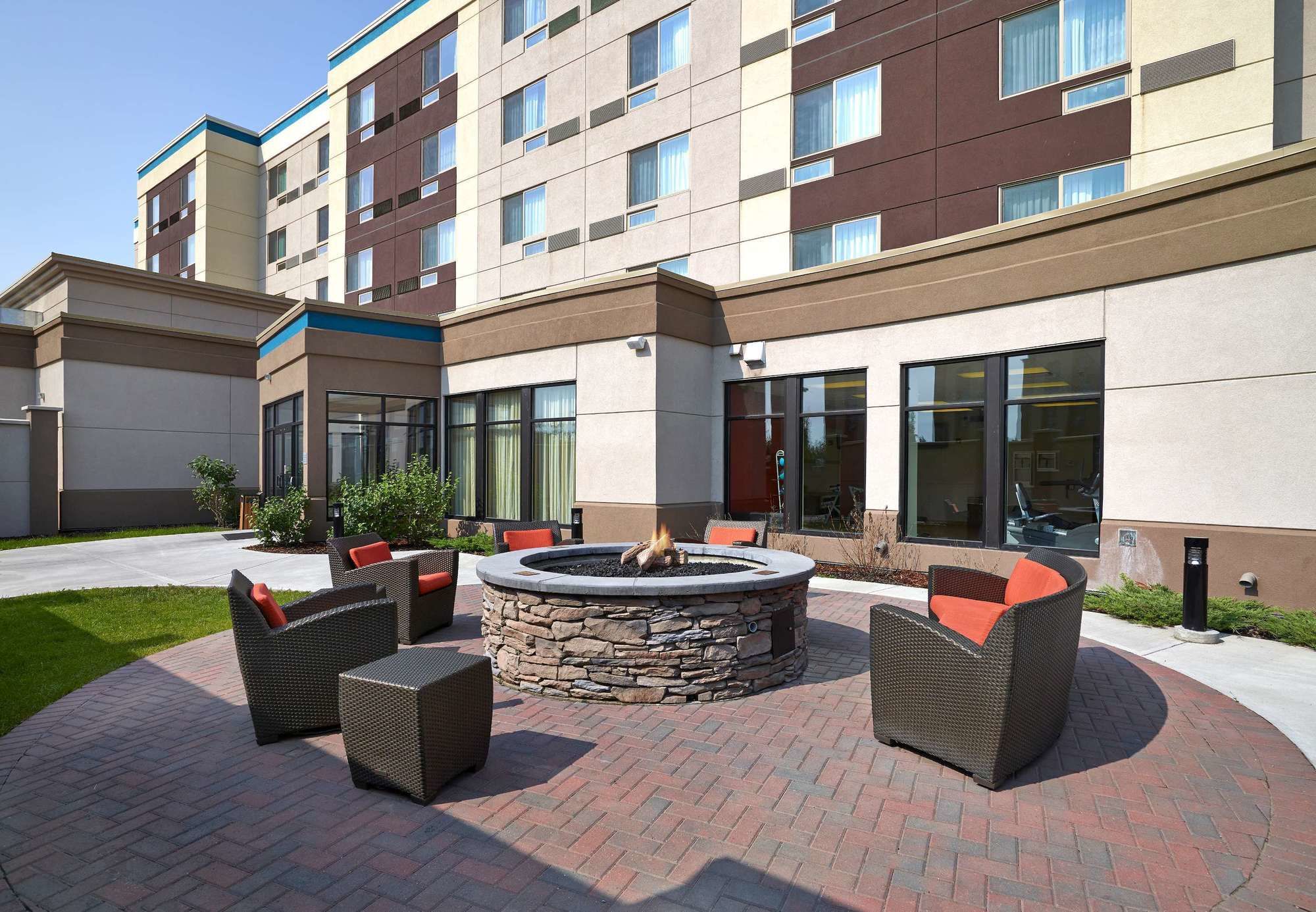 Фото Courtyard by Marriott Edmonton West
