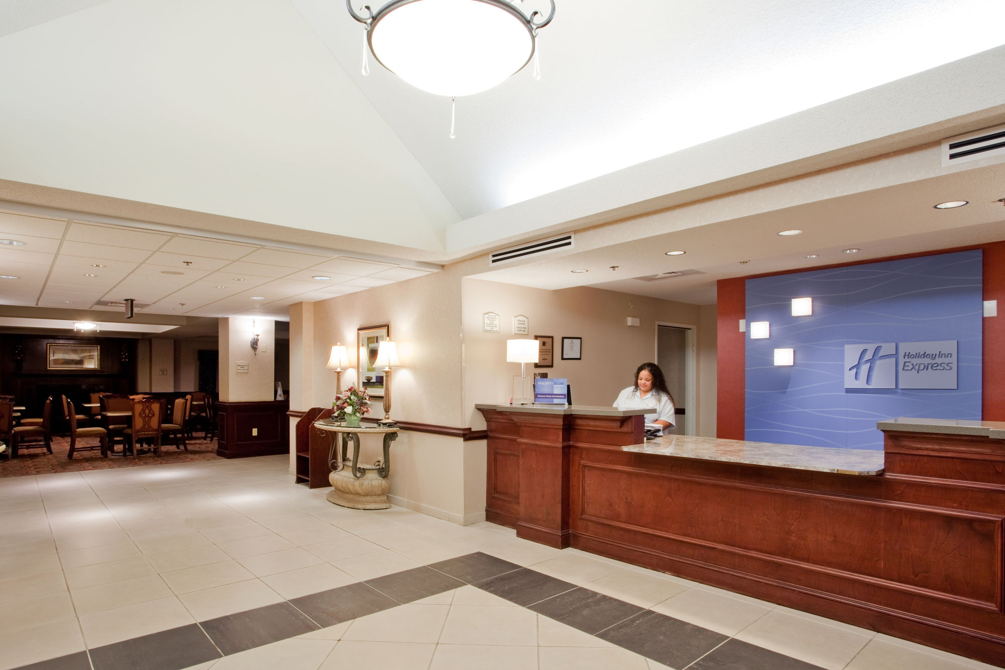 Фото Holiday Inn Express Hotel & Suites Chesapeake, an Ihg Hotel