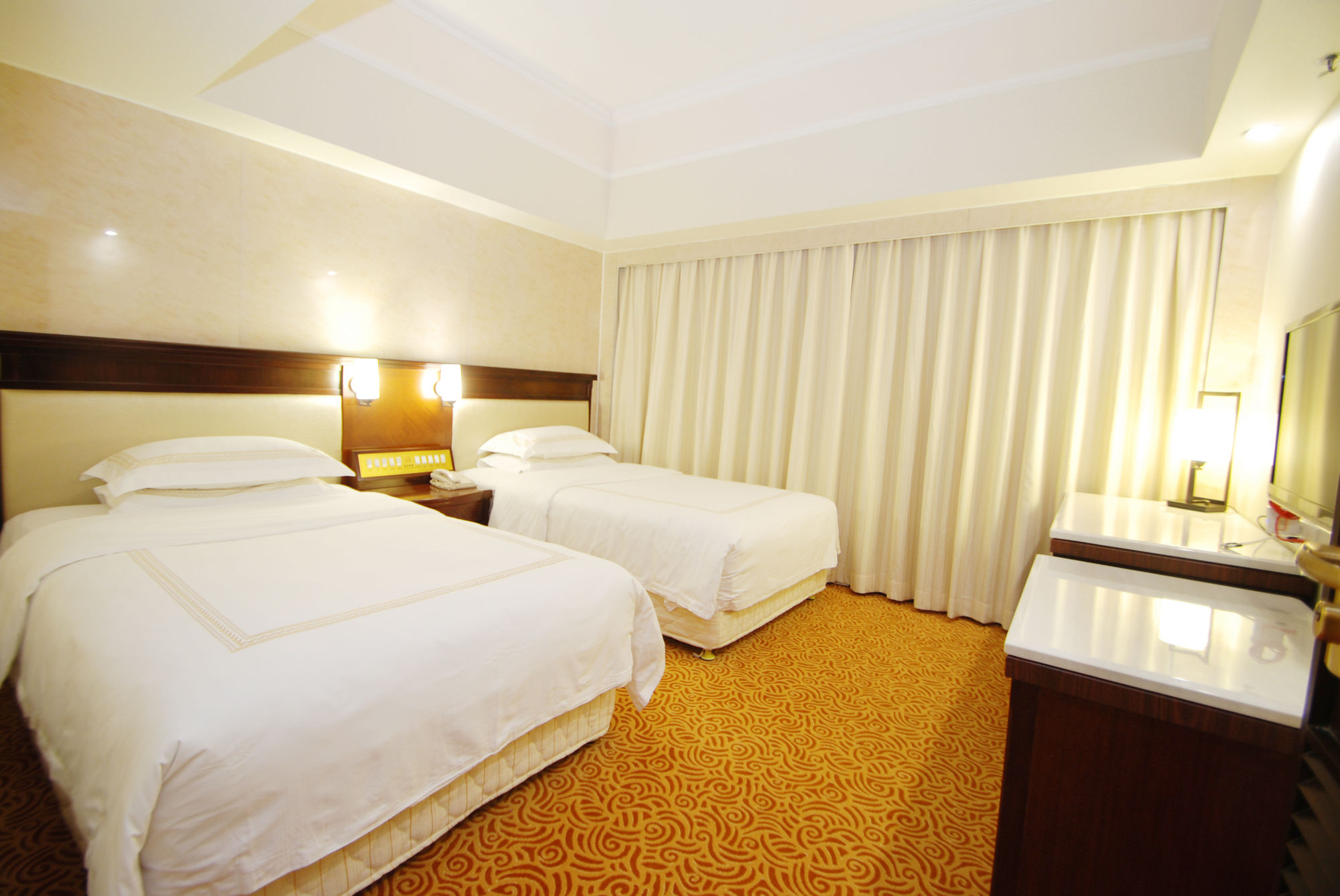 Фото Overseas Chinese Friendship Hotel