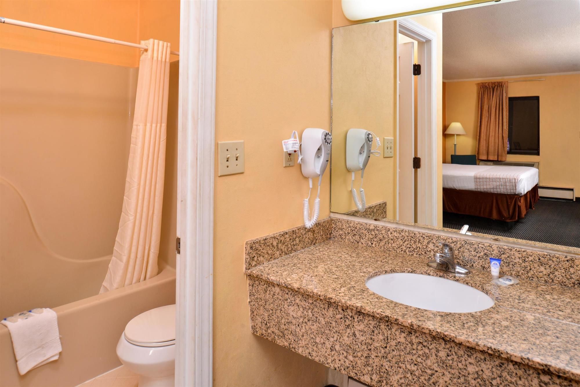 Фото Loyalty Inn Rockingham