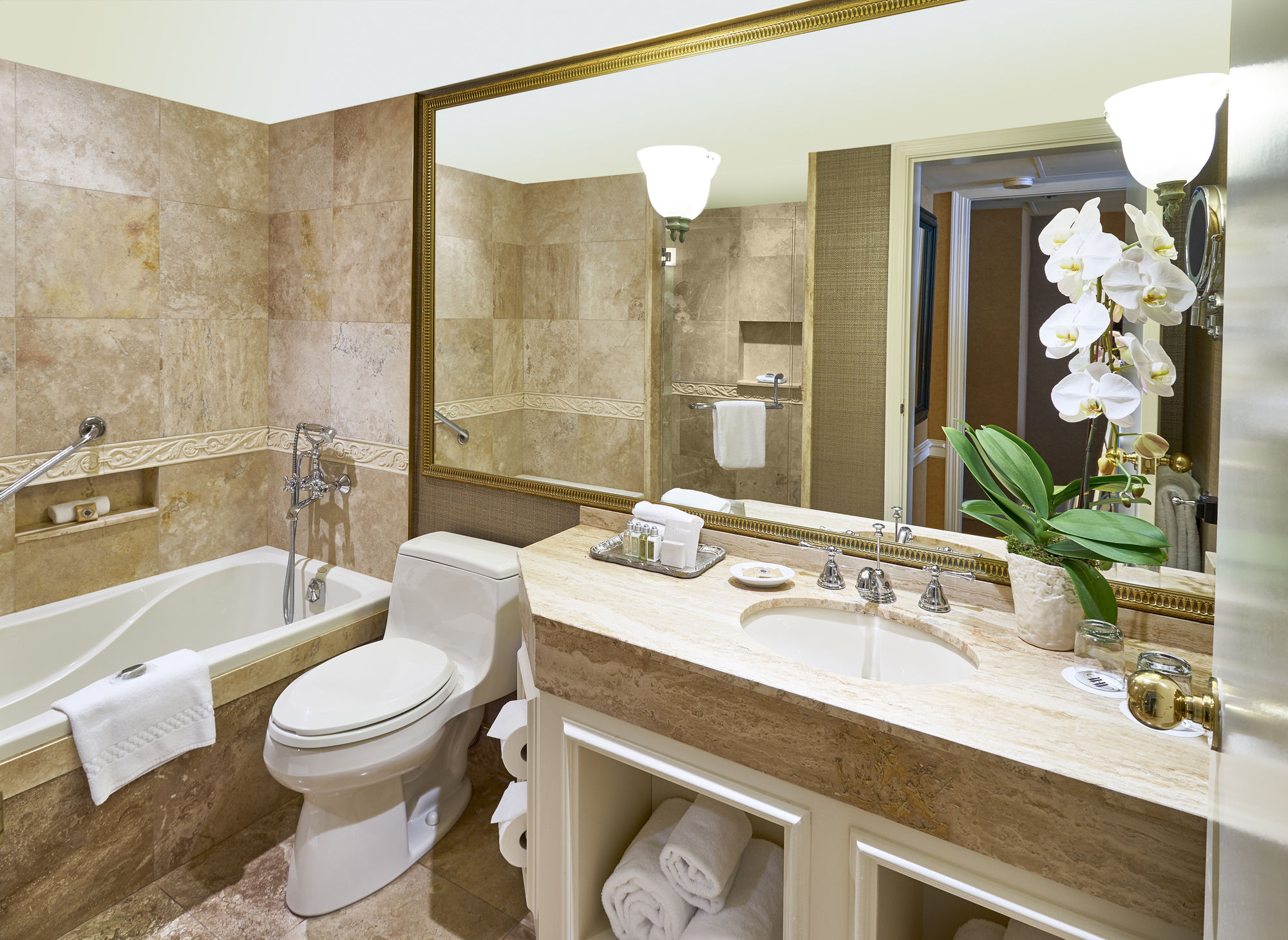 Фото Wedgewood Hotel And SPA