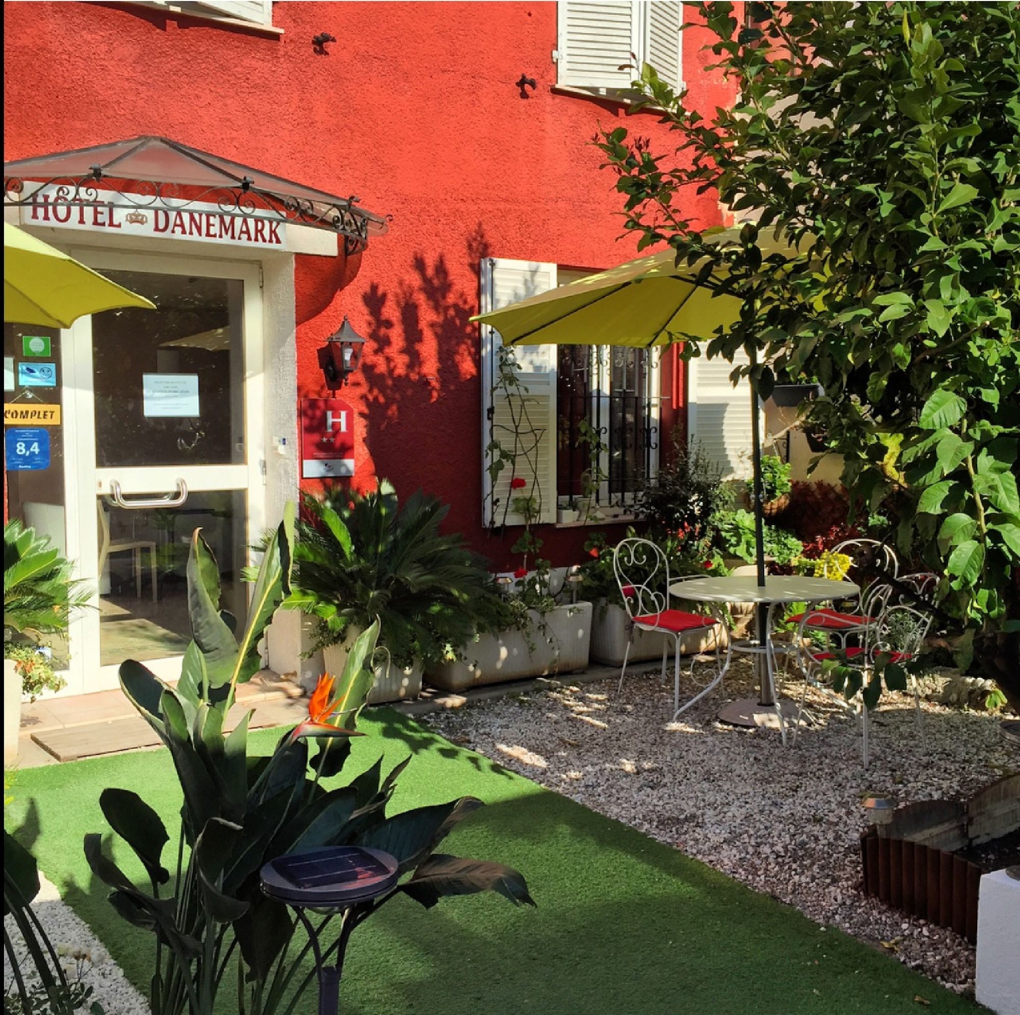 Фото отеля 1