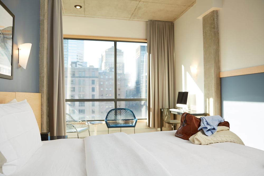 Фото Hotel Le Dauphin Montreal Centre Ville