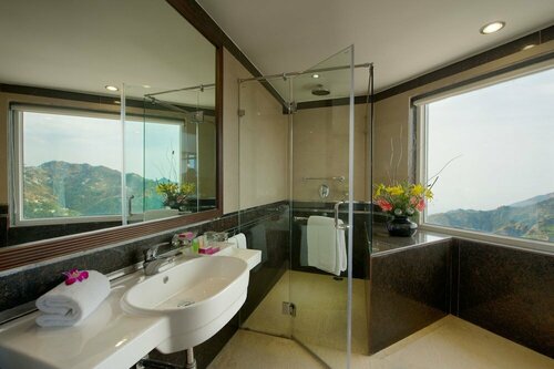 Гостиница Royal Orchid Fort Resort в Массури