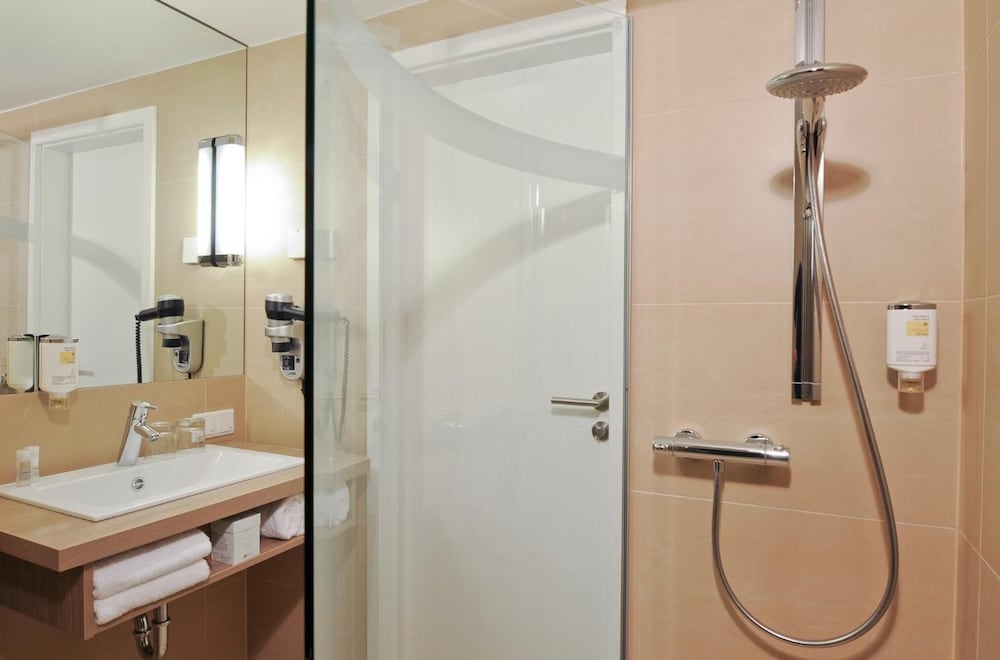 Фото Hotel Vier Jahreszeiten Lübeck