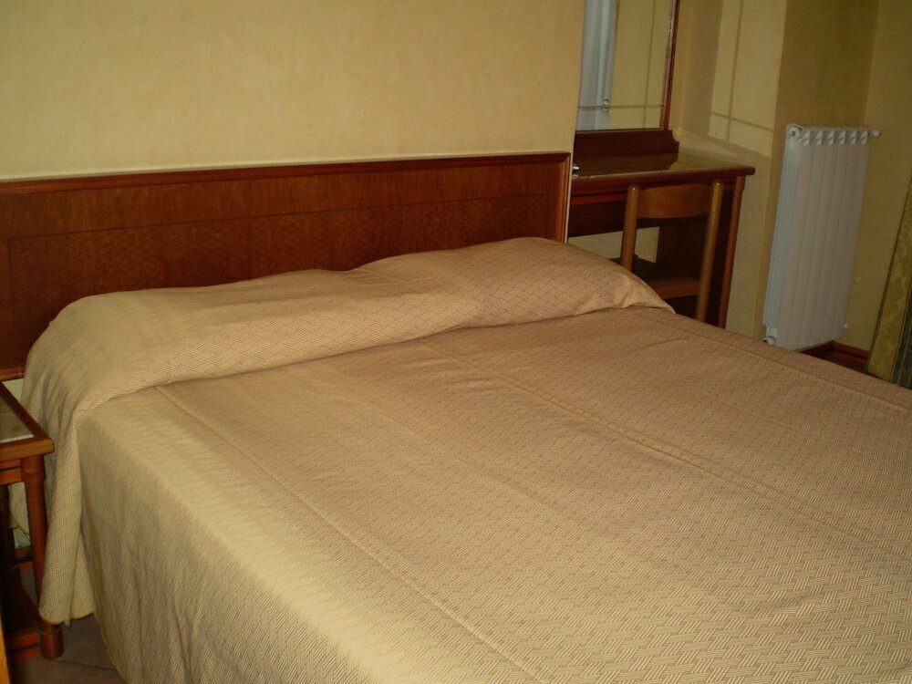 Фото Hotel Pomezia