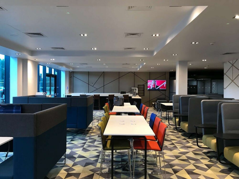 Фото Village Hotel Leeds South