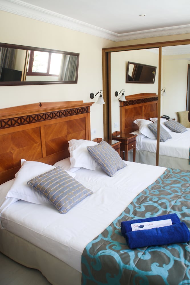 Фото Отель Ciutat Jardi