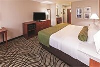 Фото La Quinta Inn & Suites by Wyndham Midwest City - Tinker Afb