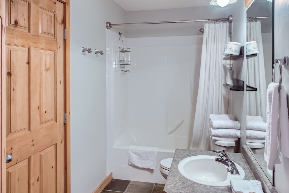 Фото Snowy Creek by Okanagan Premier