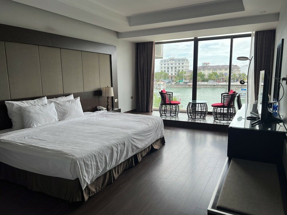 Фото Moon Halo Hotel