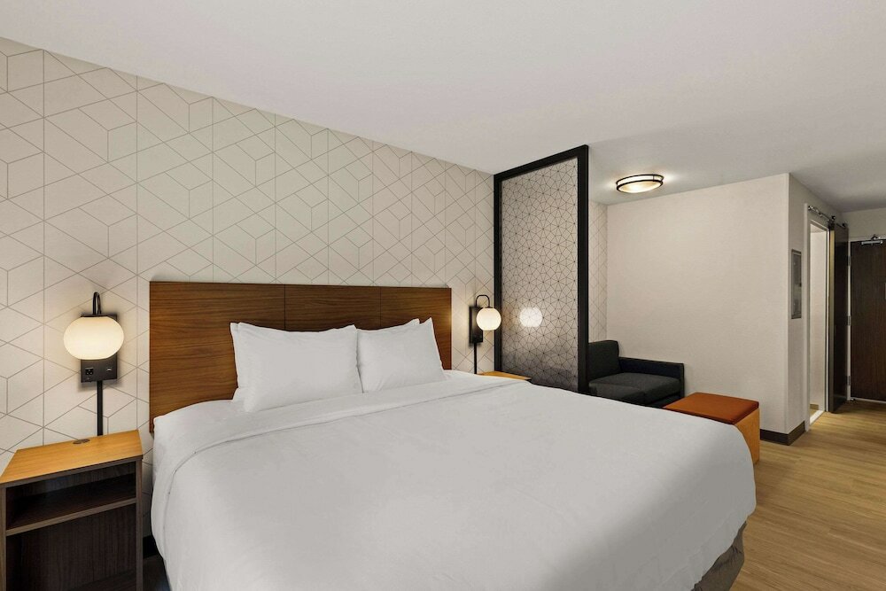 Фото Everhome Suites Chandler Phoenix Fashion Center