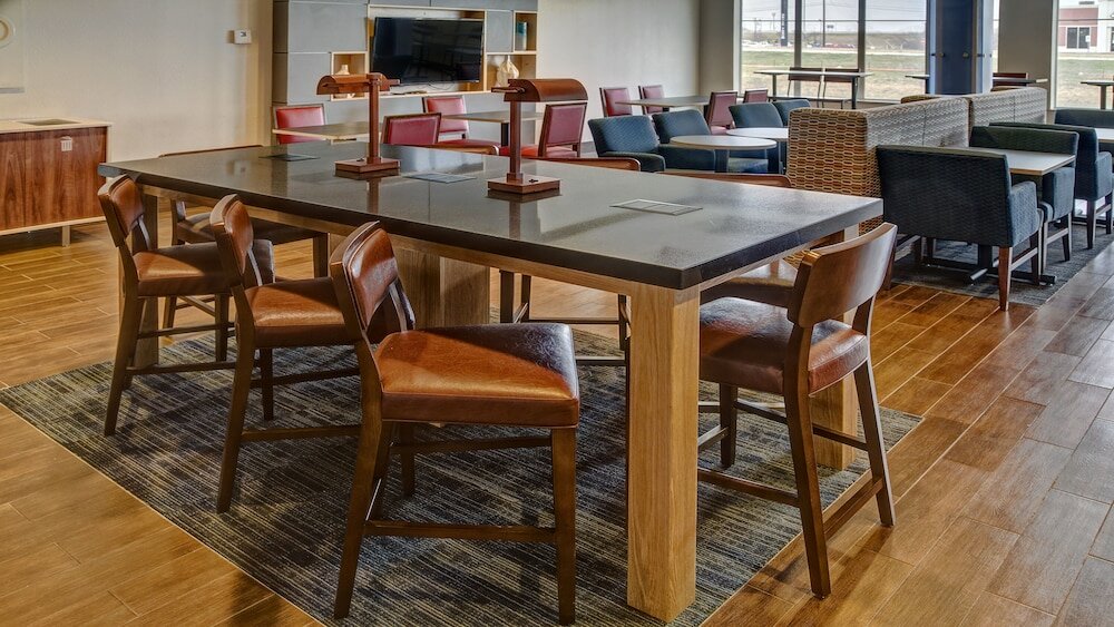 Фото Holiday Inn Express Hotel & Suites Corsicana, an Ihg Hotel