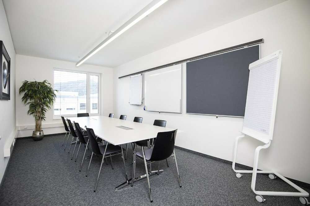 Фото Hwest Hotel Hall