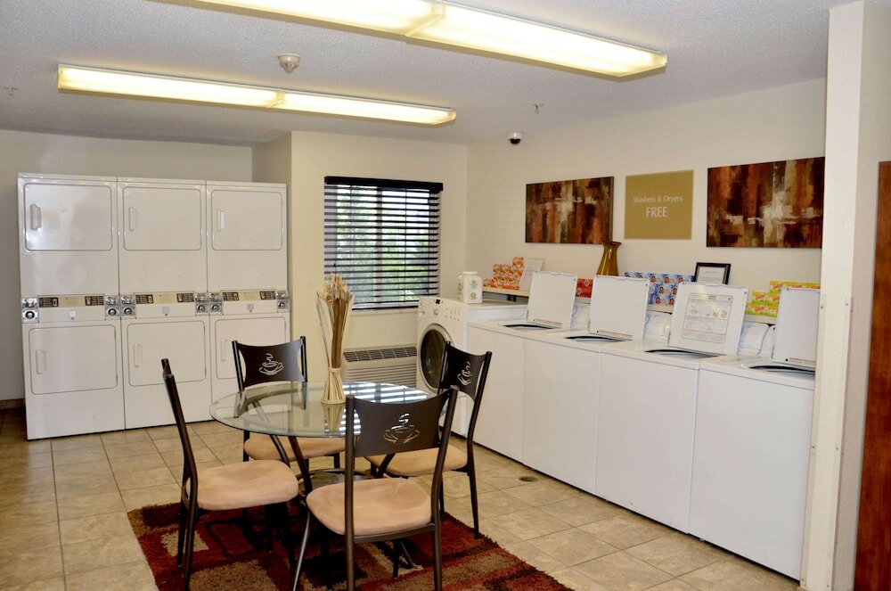 Фото Sonesta Simply Suites Detroit Warren