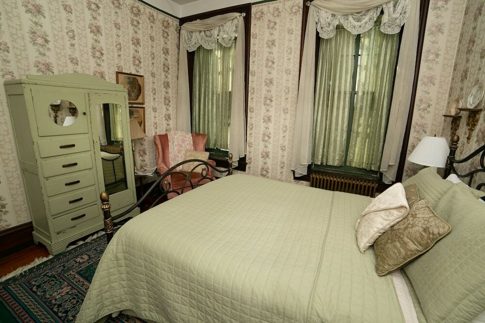 Фото Faunbrook Bed & Breakfast