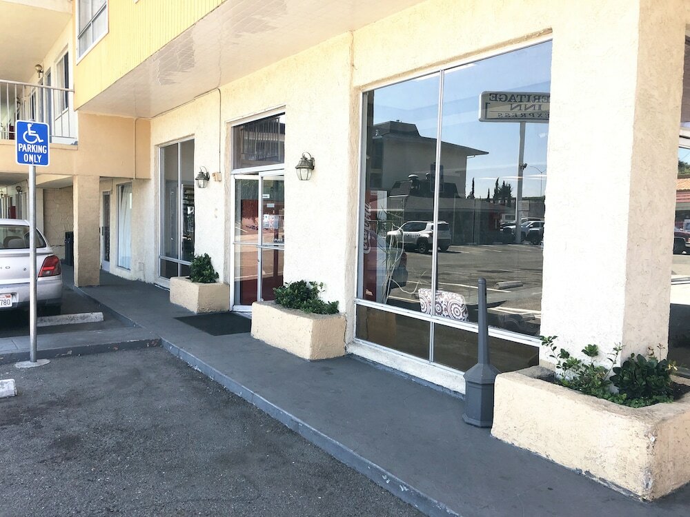 Фото Heritage Inn Express Hayward