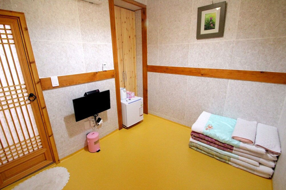 Фото Happiness Full Hanok Guesthouse