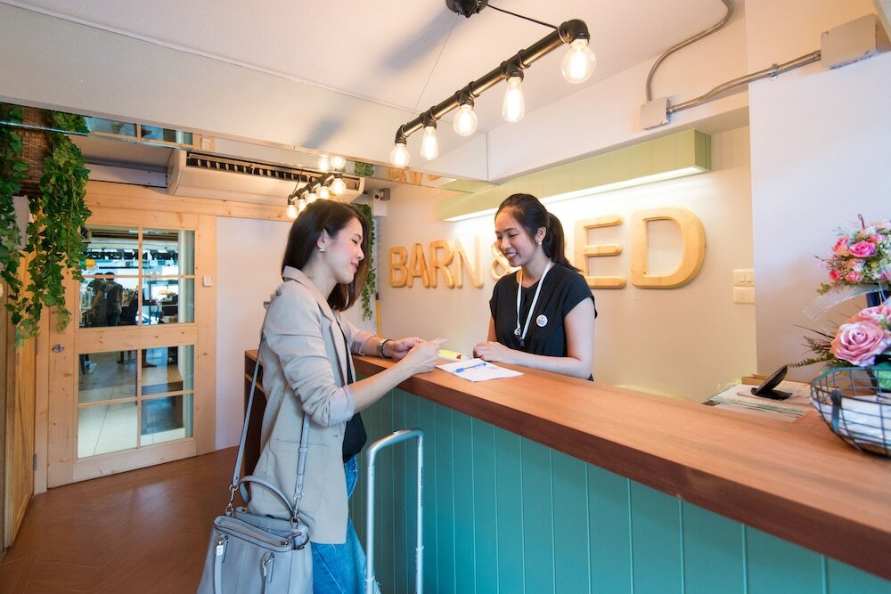 Фото Barn and Bed Hostel