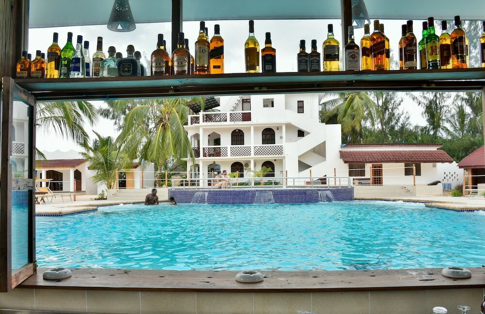 Фото Kendwa Rocks Beach Hotel