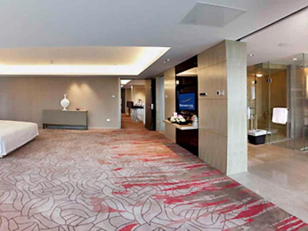 Фото Novotel Nanjing East Suning