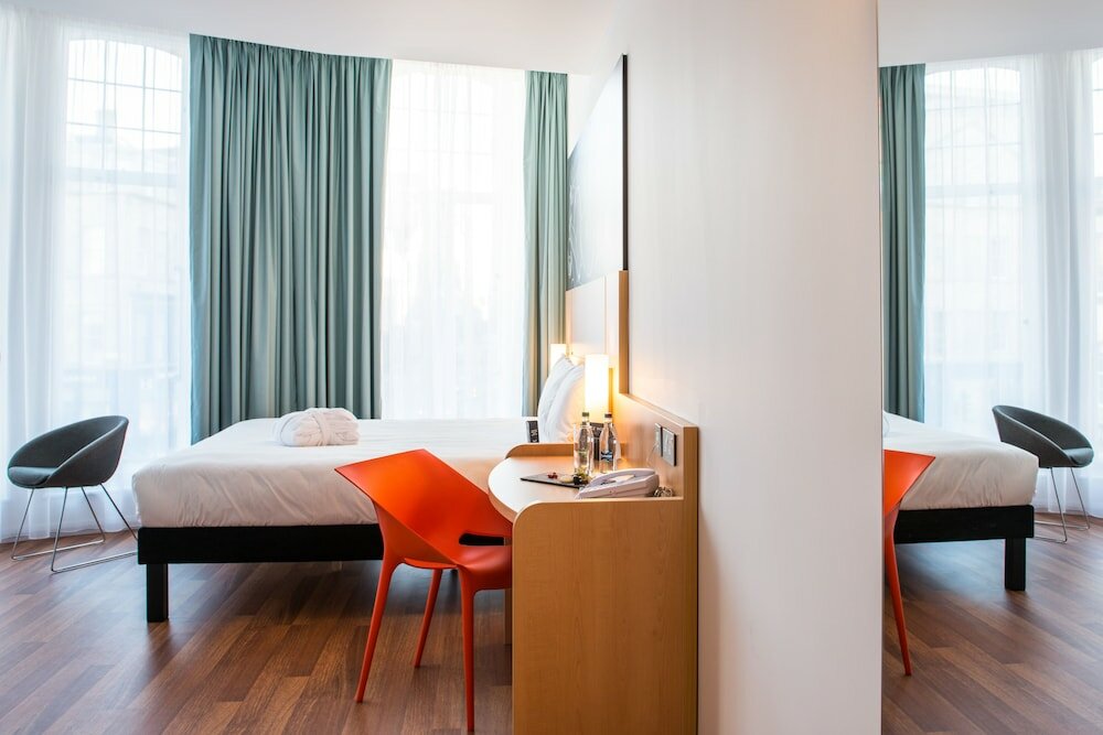 Фото ibis Edinburgh Centre South Bridge  Royal Mile