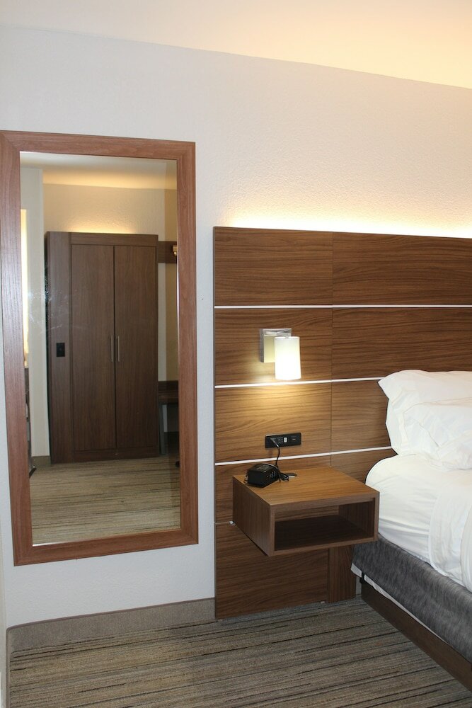 Фото Holiday Inn Express Hotel & Suites Raton, an Ihg Hotel