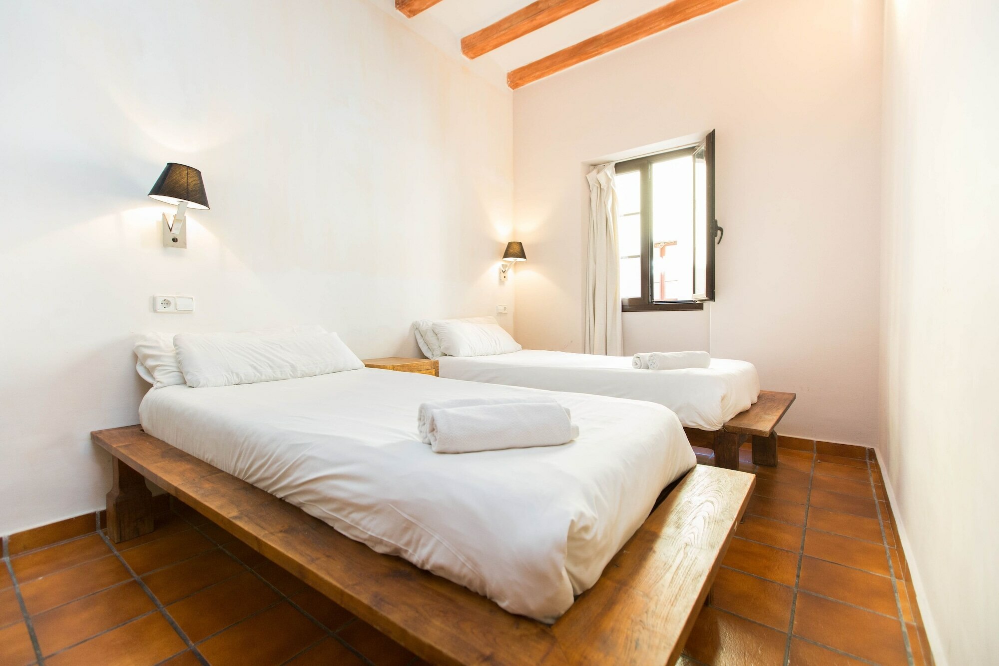 Фото AinB Las Ramblas-Guardia Apartments