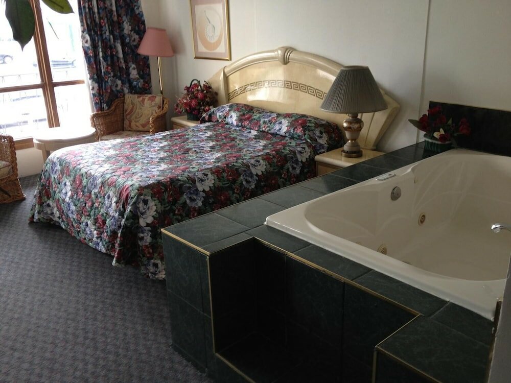 Фото Rainbow Motor Inn - by the Falls