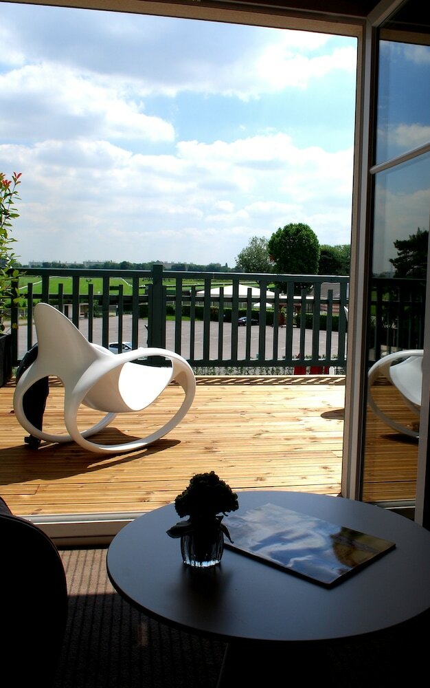 Фото Renaissance Paris Hippodrome De St. Cloud Hotel