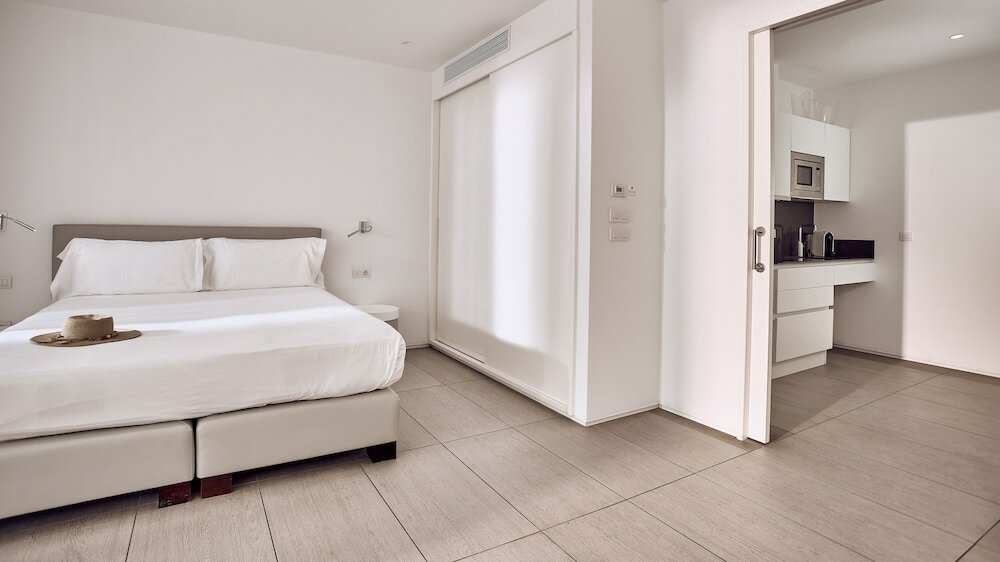 Фото Отель Baobab Suites