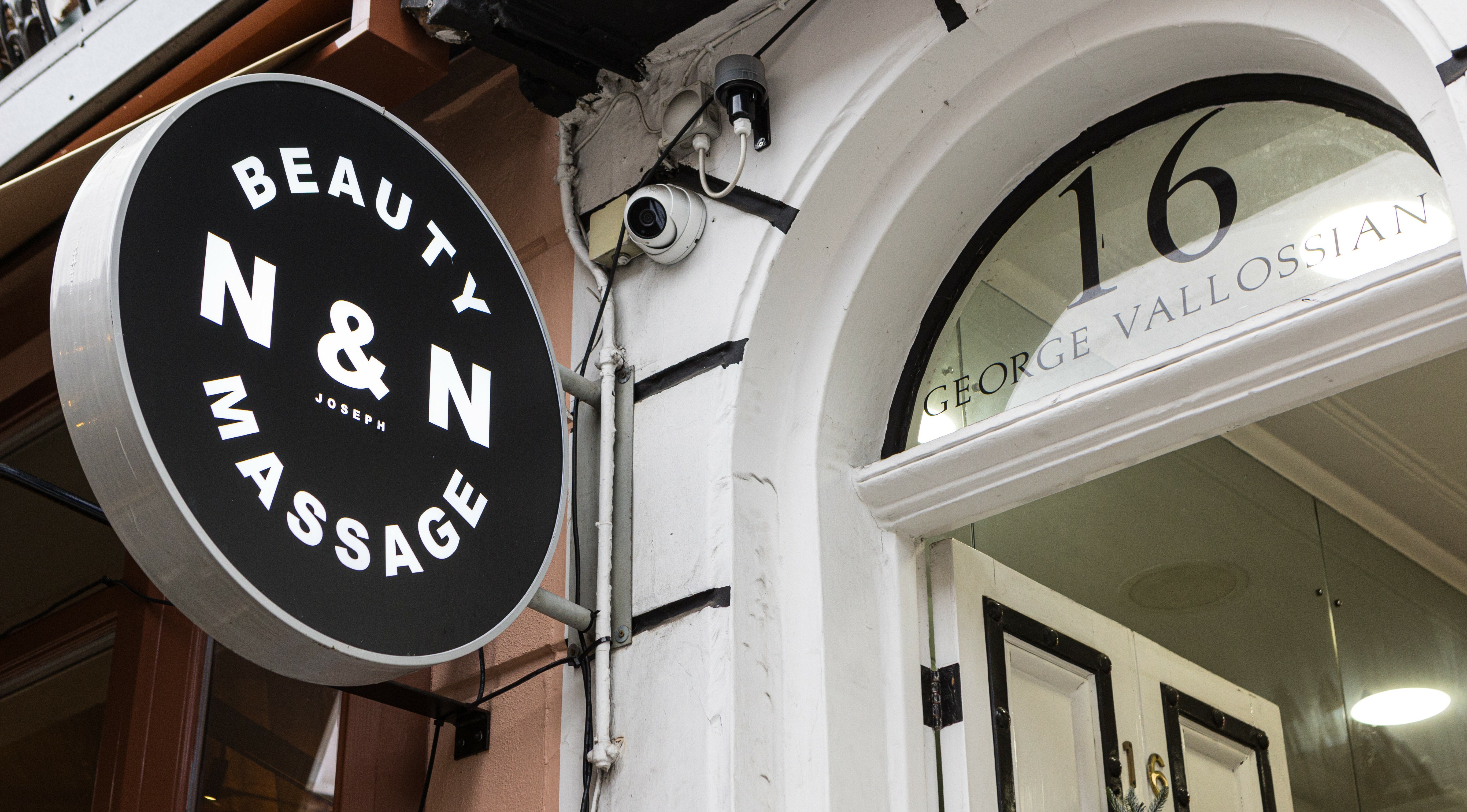 N & N Knightsbridge