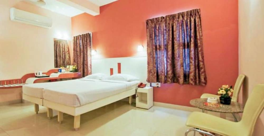 Фото Hotel Pandian