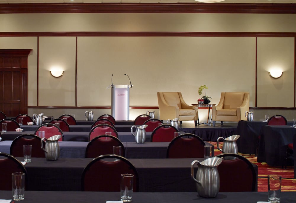 Фото Marriott Columbus Northwest