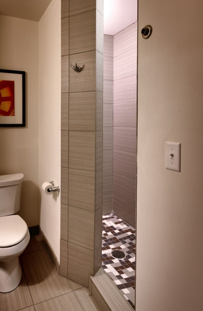 Фото Holiday Inn Express and Suites Overland Park, an Ihg Hotel