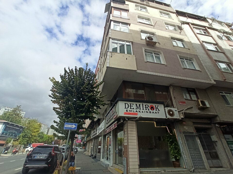 Продажа и аренда коммерческой недвижимости Demirok Emlak ve İnşaat, Стамбул, фото