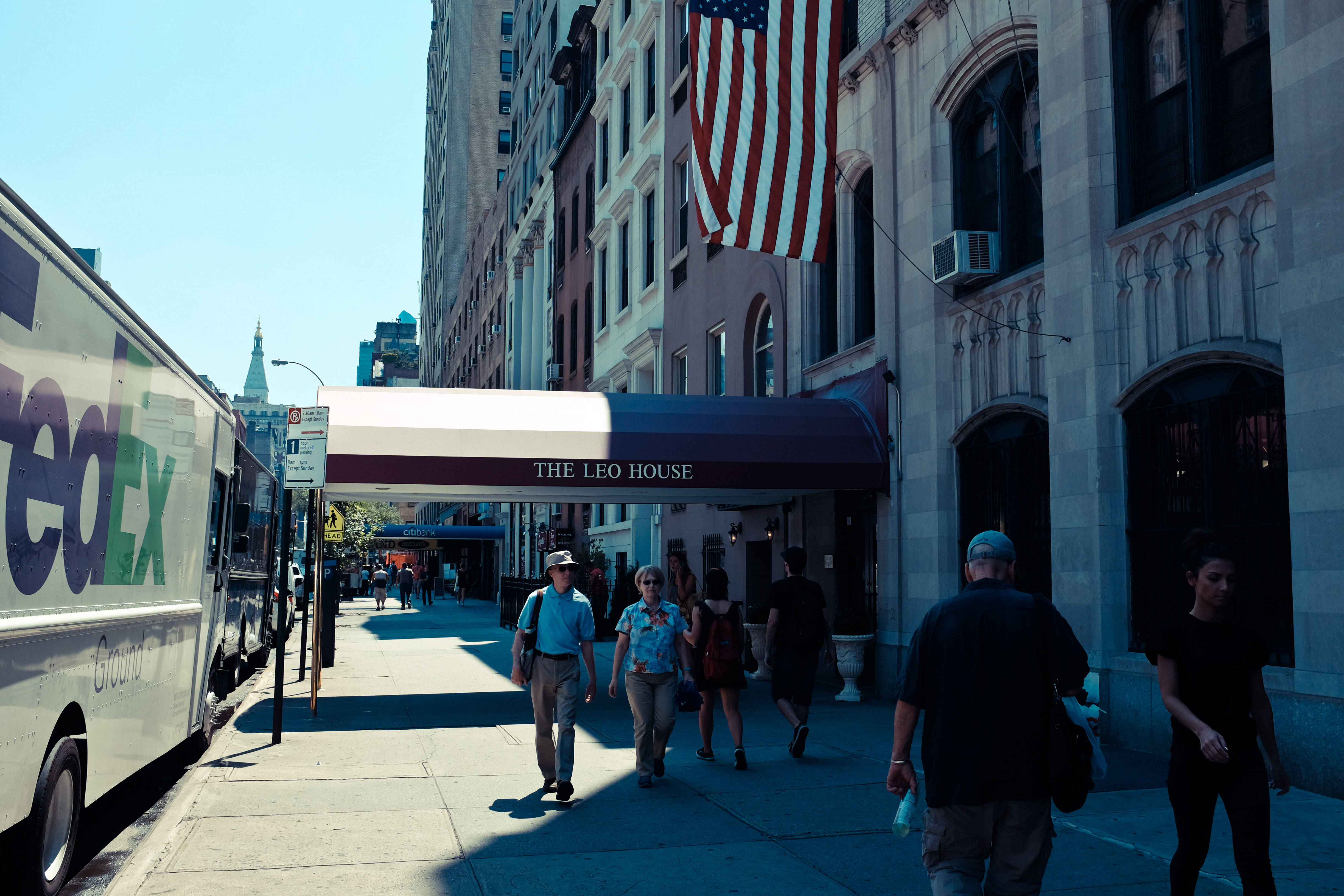 Фото The Leo House