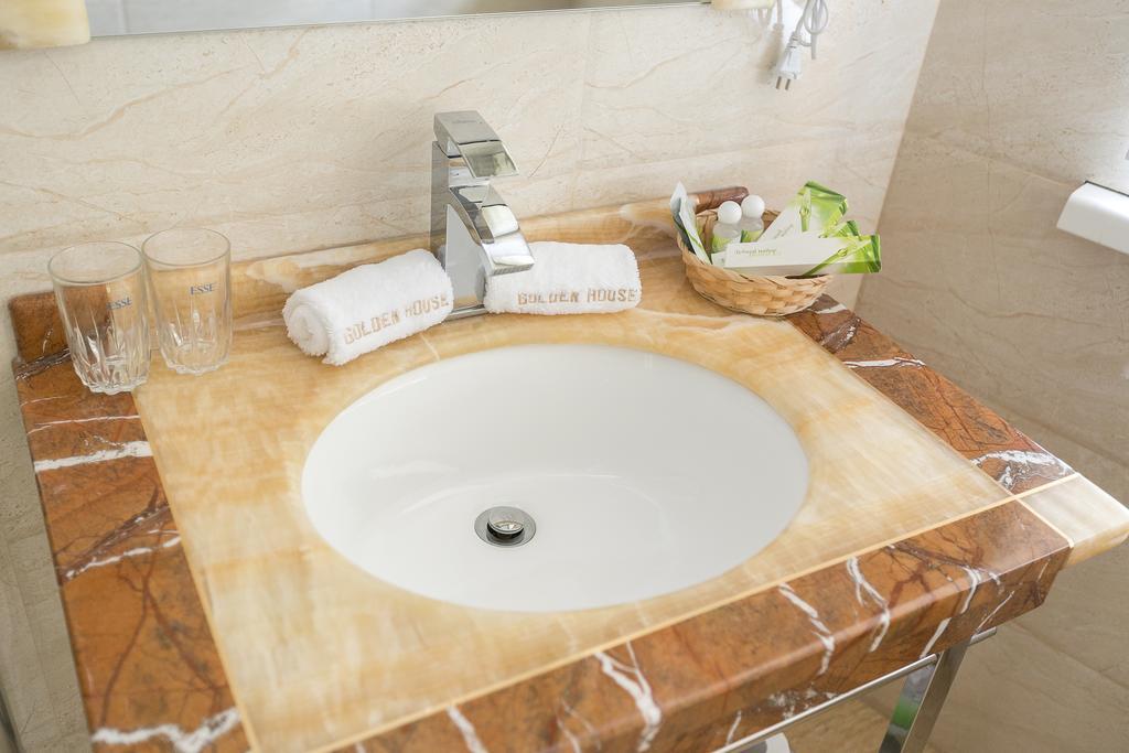 Фото Golden House