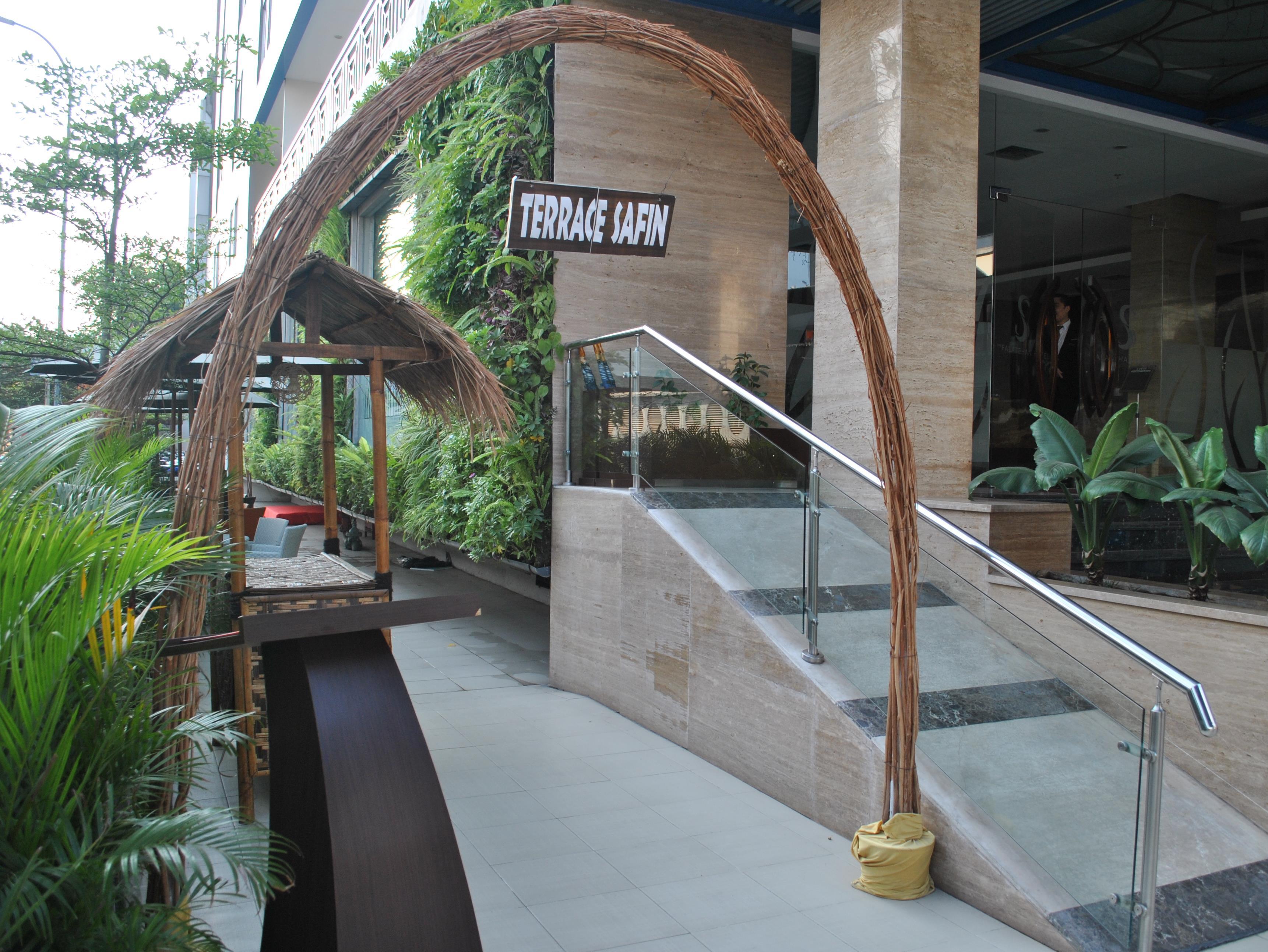 Фото The Falatehan Hotel