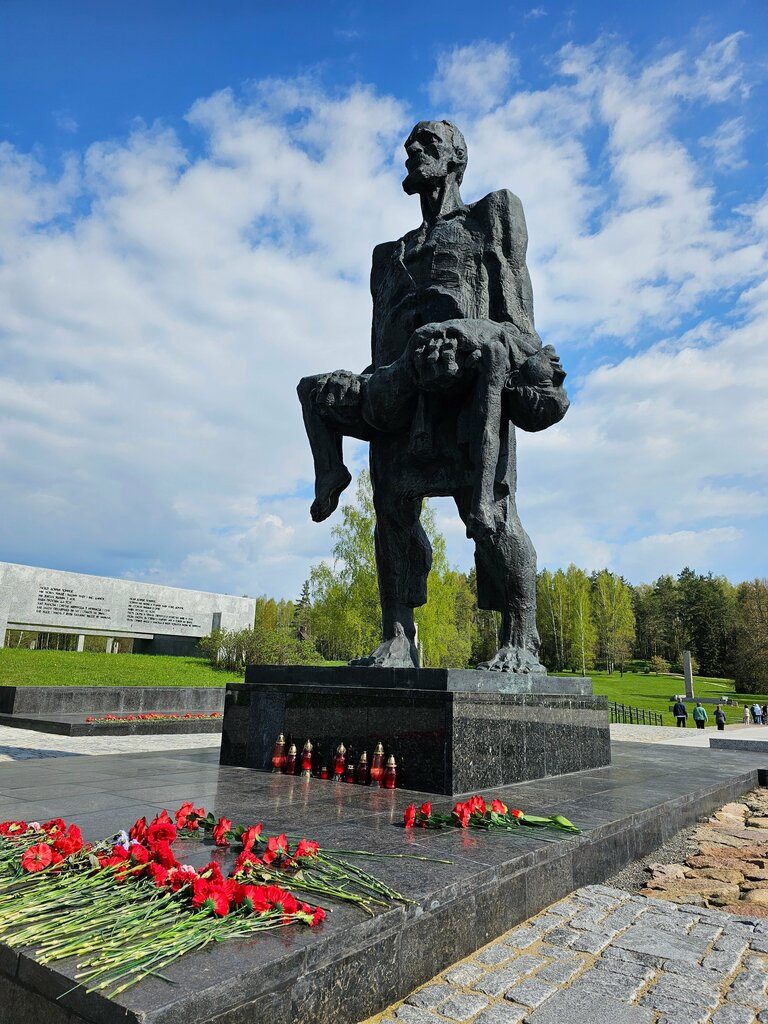 Памятник, мемориал Непокорённый человек, Минская область, фото