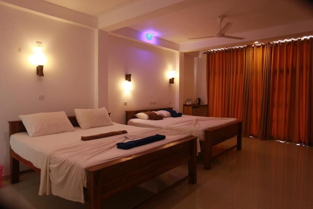 Фото Mirissa Beach Inn