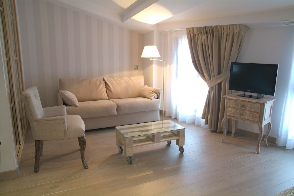 Фото Le Petit Boutique Hotel - Adults Only