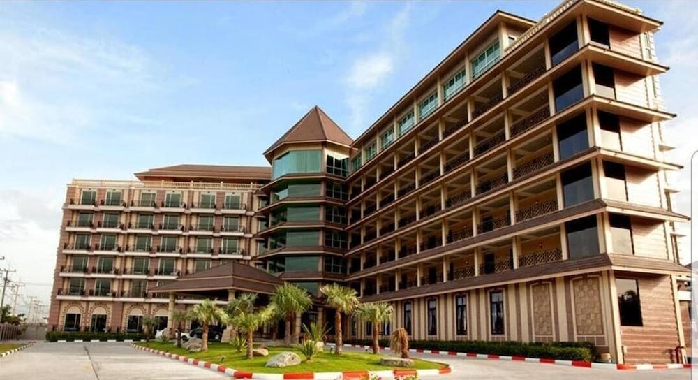 Фото J & Y Lodge Hotel