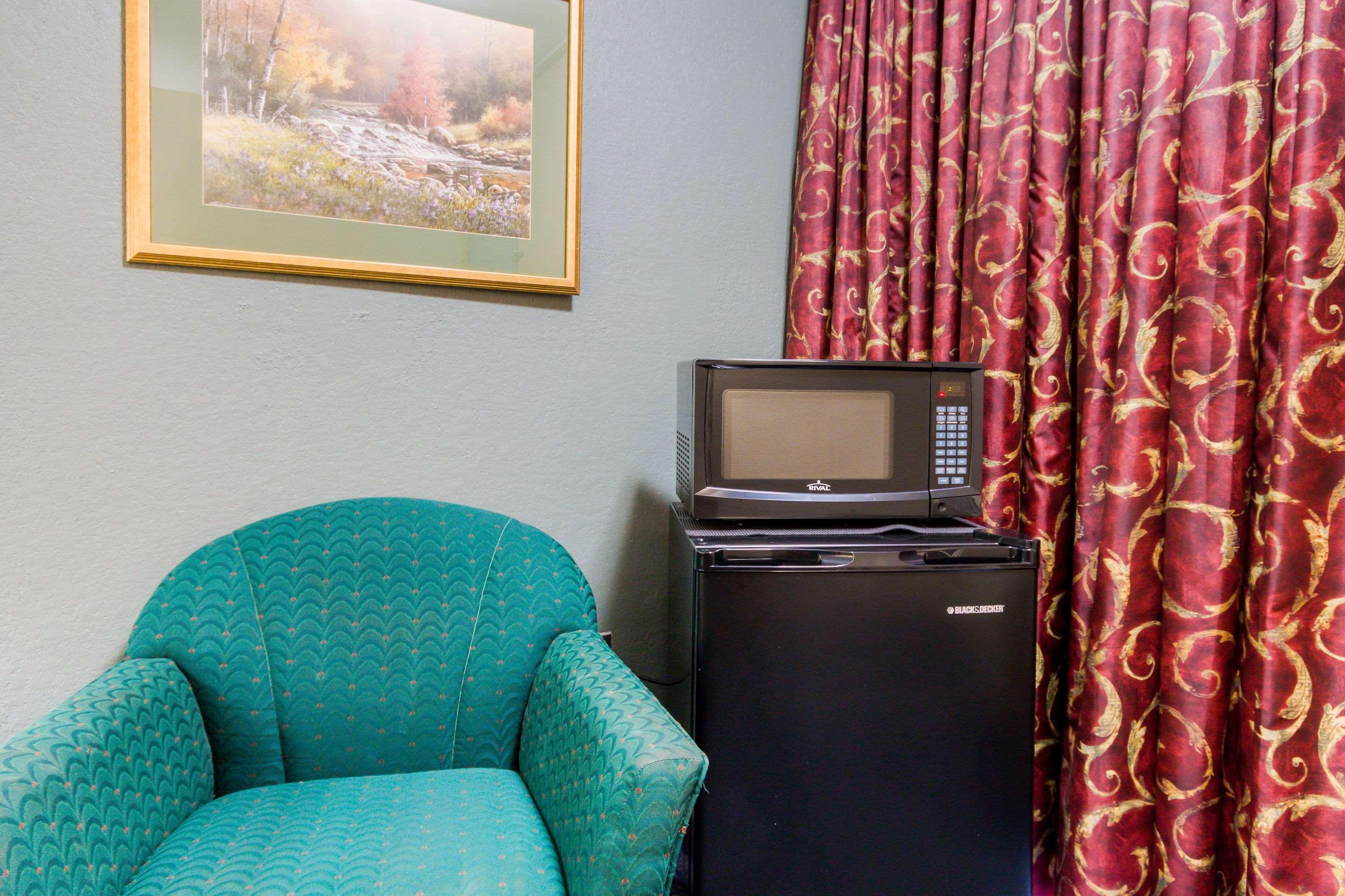 Фото Rodeway Inn & Suites