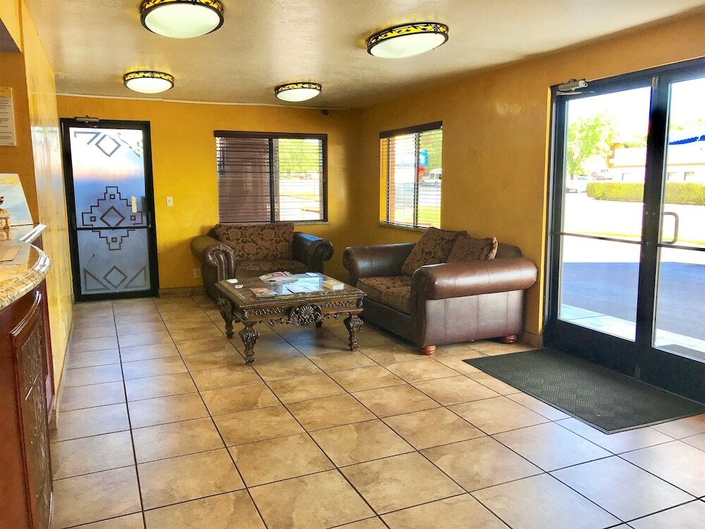 Фото Days Inn by Wyndham East Albuquerque