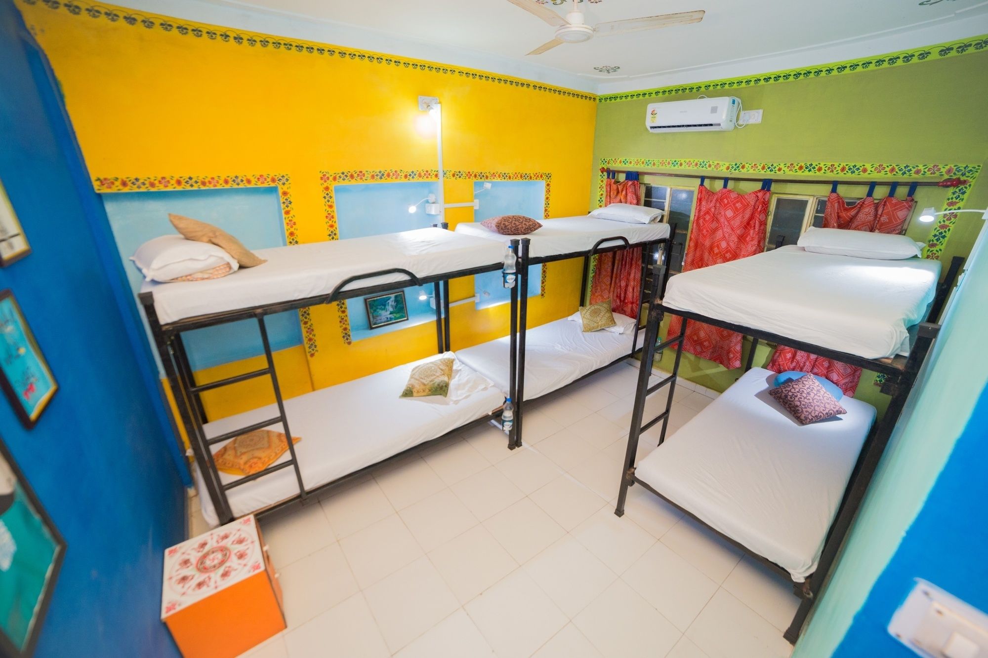 Фото Hotel Hanuman Ghat