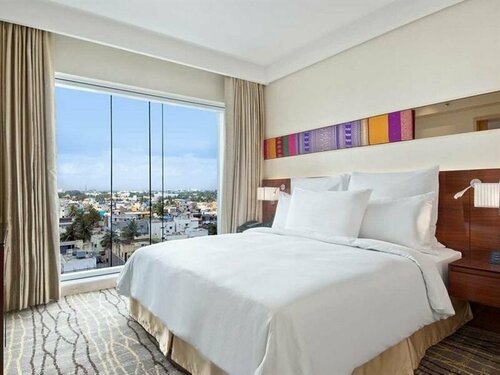 Внешний вид отеля Hilton Chennai в Ченнаях, фото 5