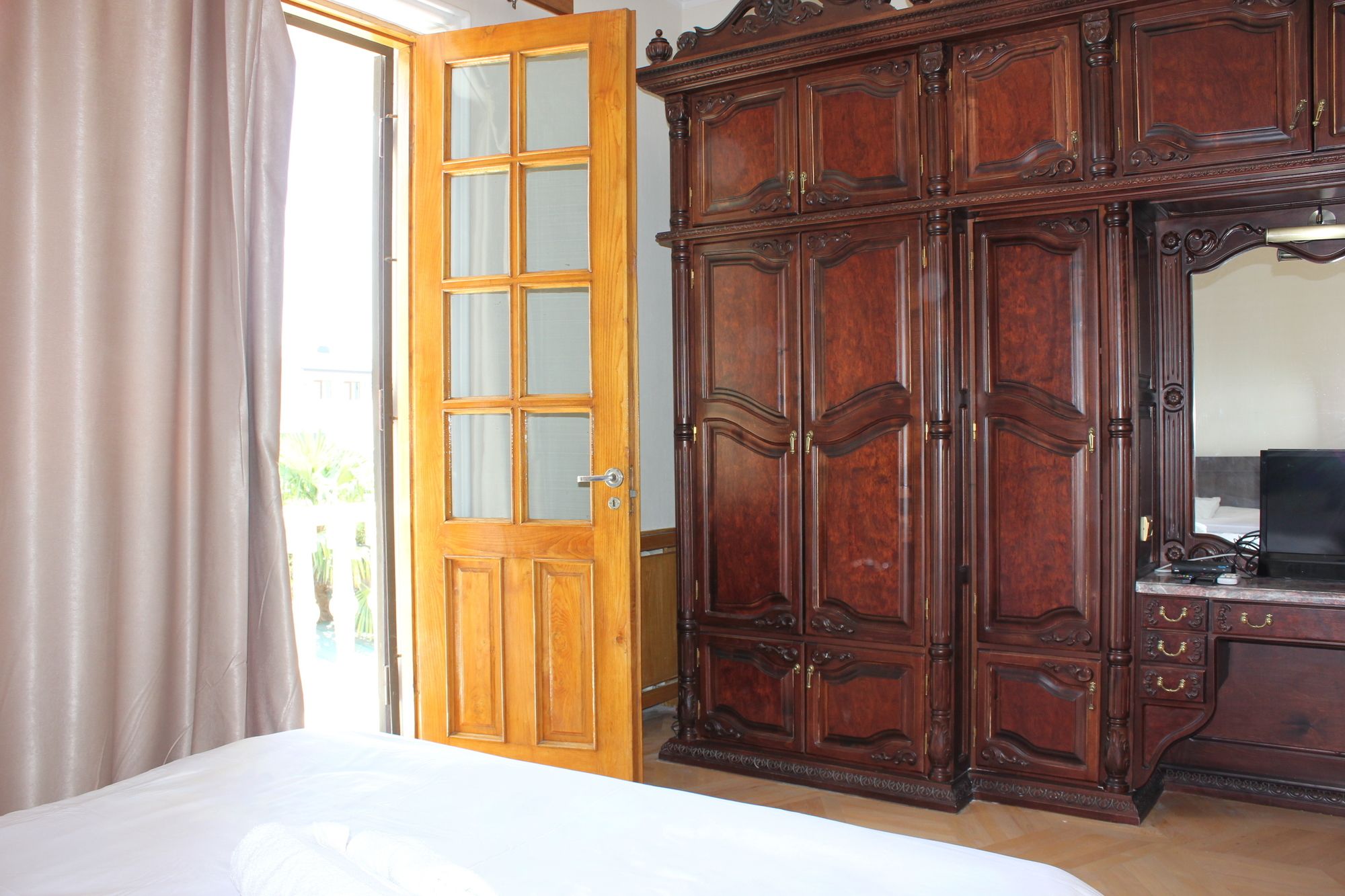 Фото Vedzisi garden hotel